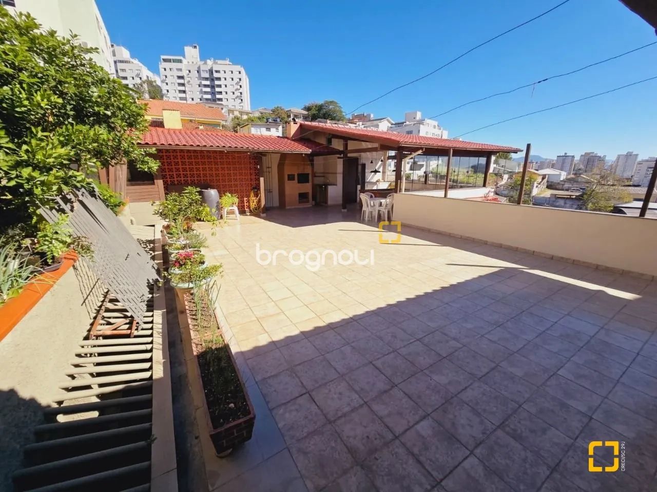 Casa de 3 pavimentos, com 4 dormitórios, sendo 2 suítes - Estreito Florianópolis - Foto 2