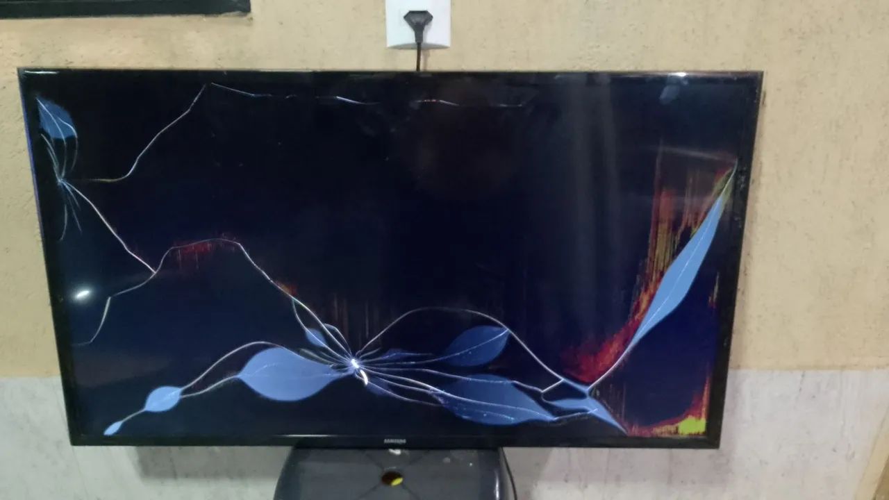Tv Samsung tela trincada 
