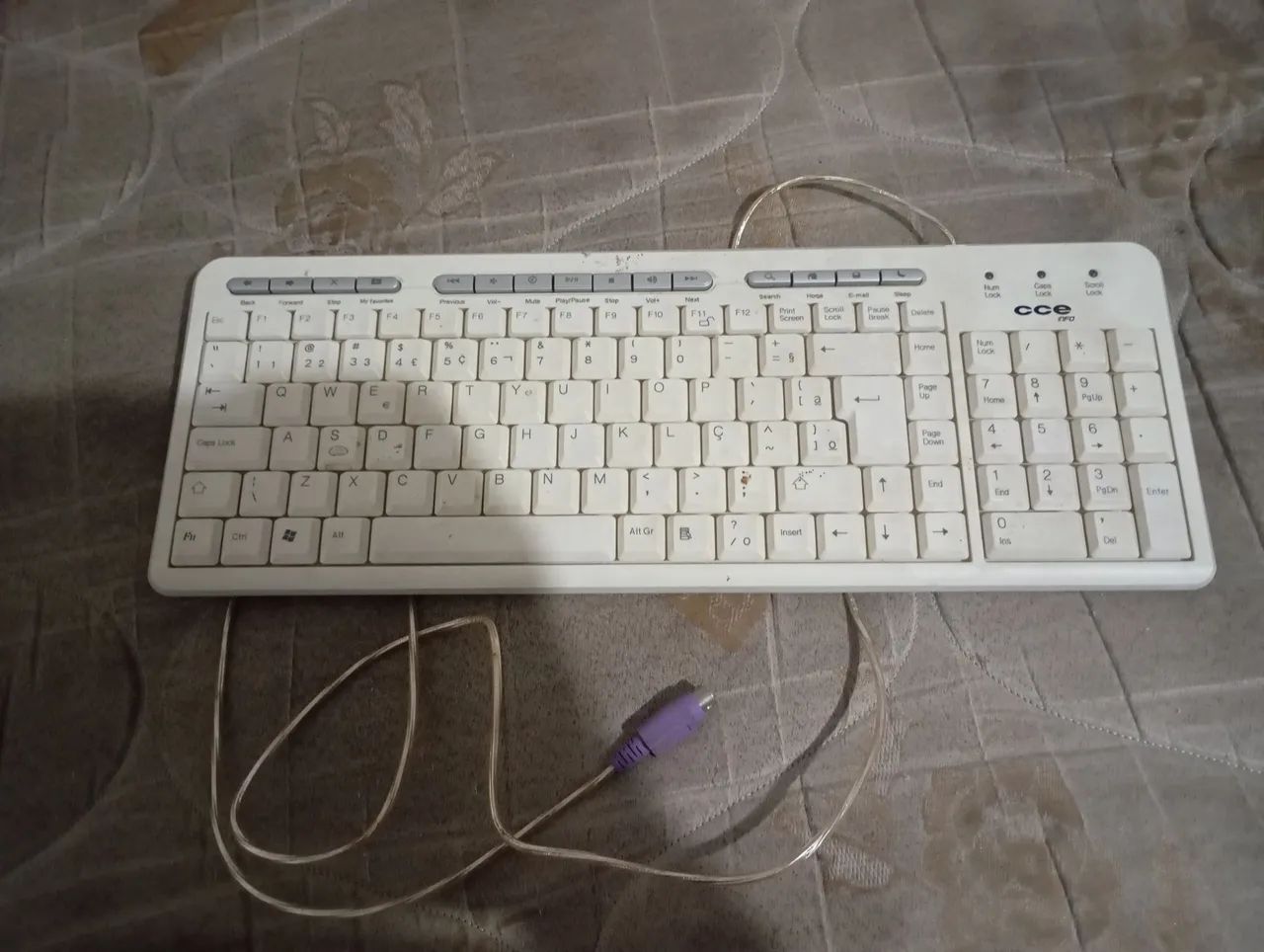 Teclado De Computador CCE PS/2 Antigo E Raro (Leia A Descrição) 