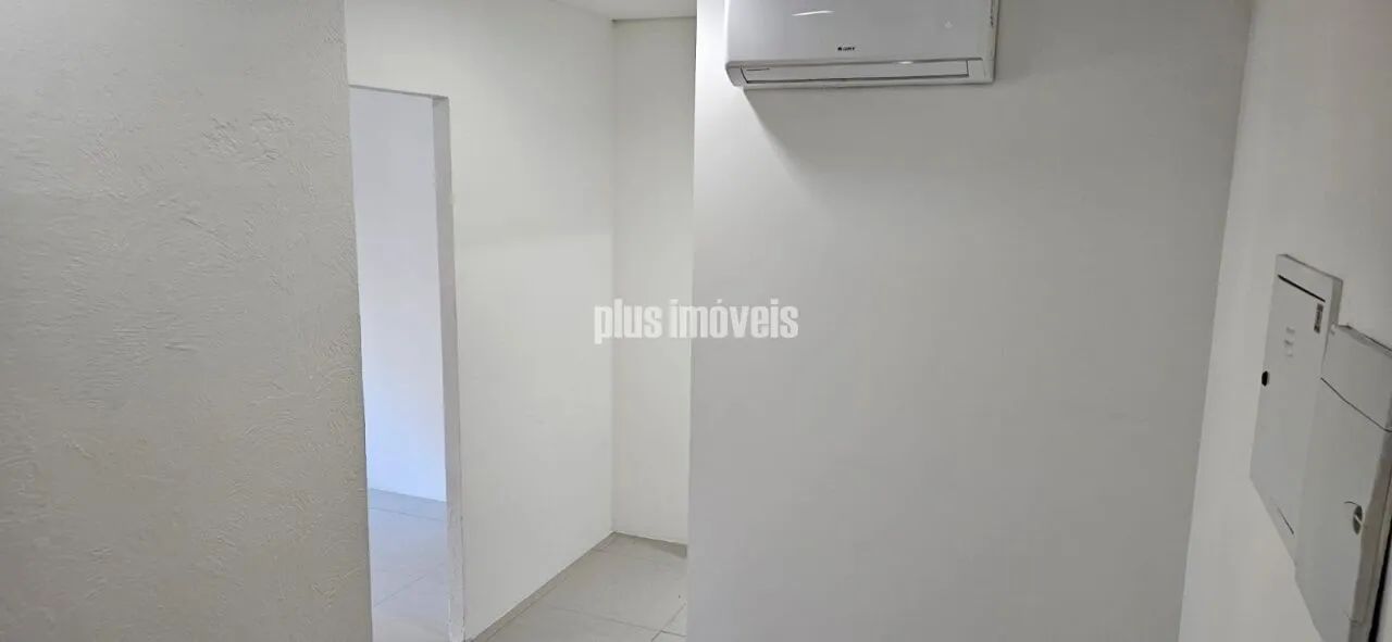Sala Comercial de 30 m² com Vaga, a 100 Metros do Metrô
