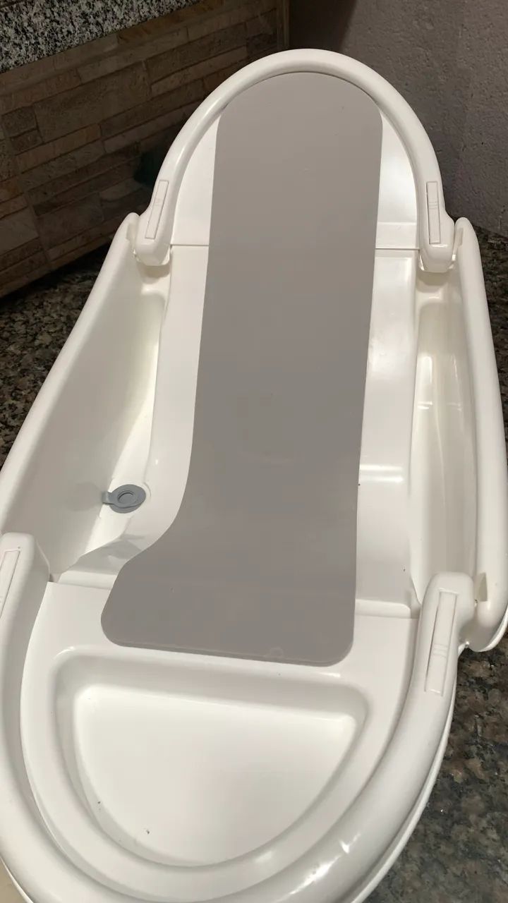Banheira de bebê + Vel de berço etc
