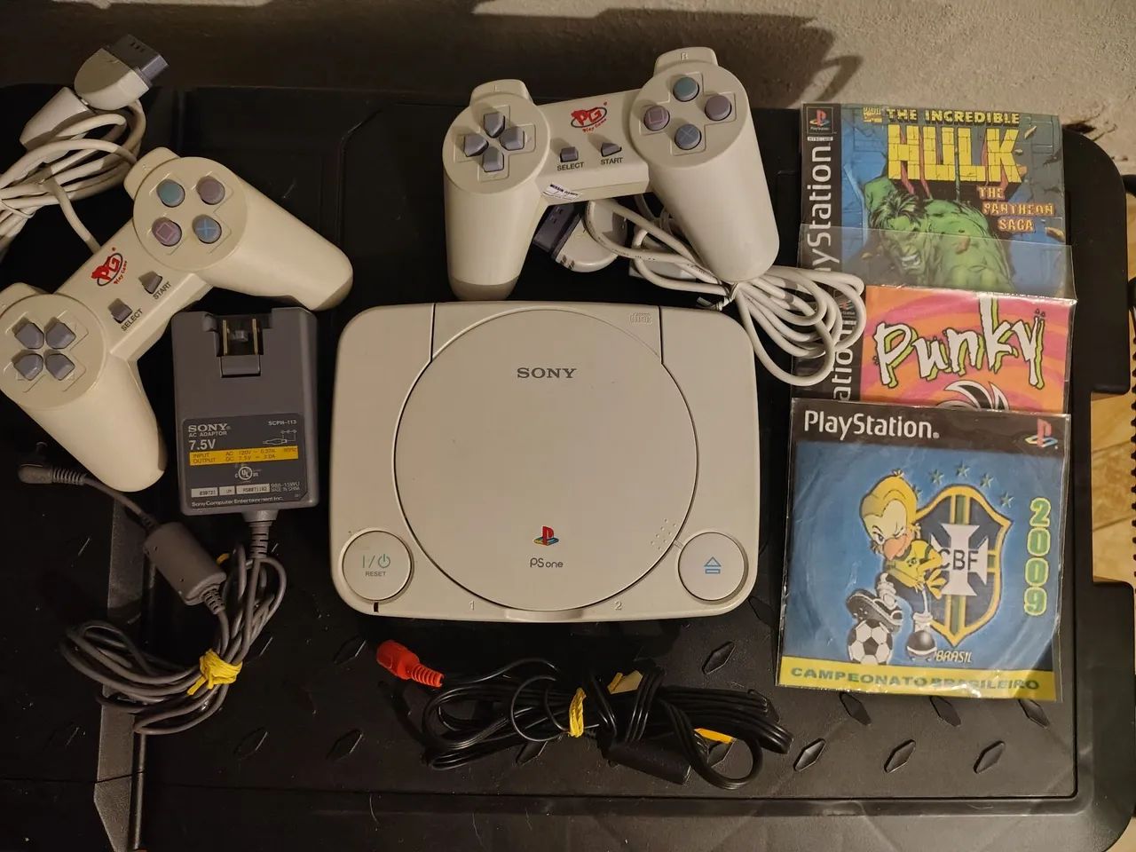 PS One com 2 controles e Alguns Jogos - Foto 2