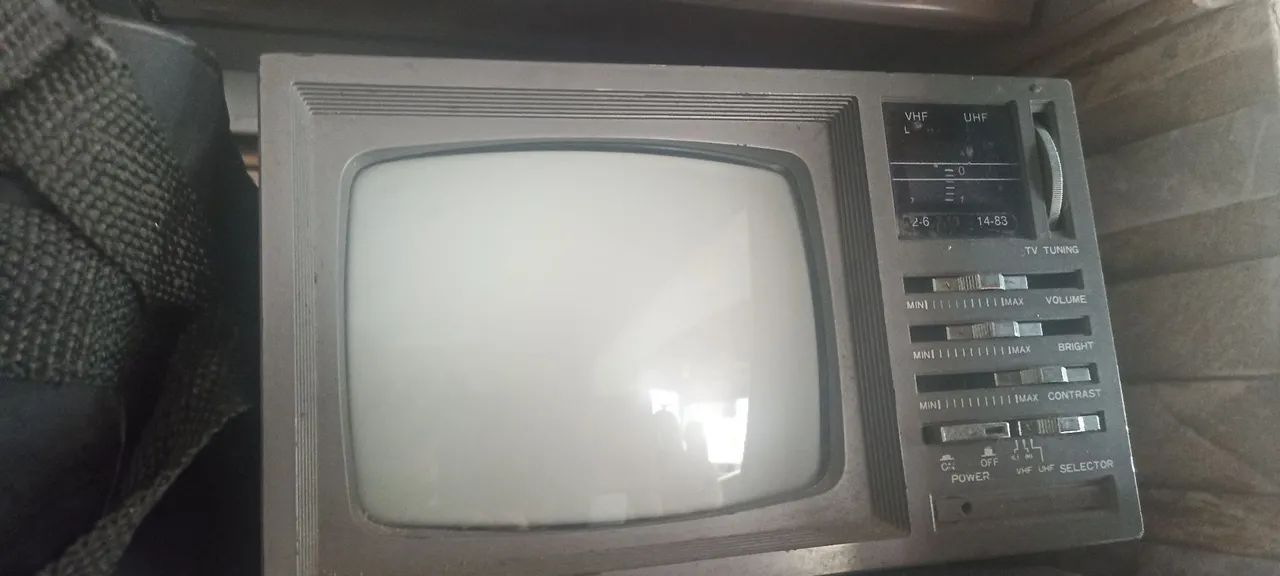 Tv 5 polegadas não liga pra arrumar ou decoração. - Foto 2