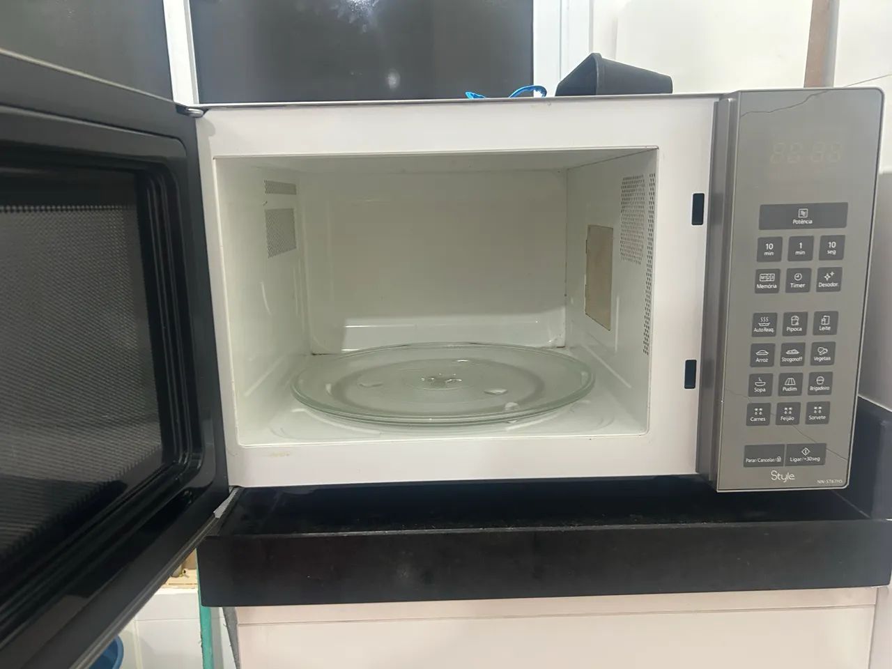 Microondas PANASONIC 32 L / 110 W 