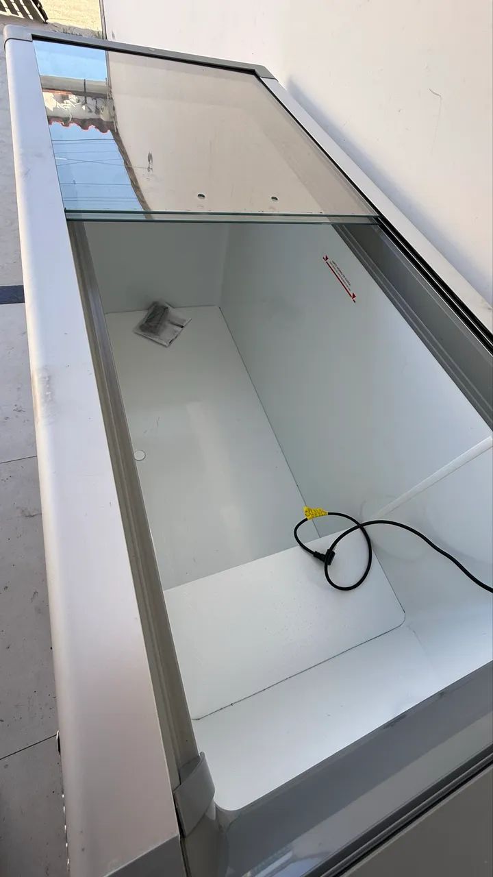 Freezer horizontal Fricon 503 litros 127v tampa de vidro