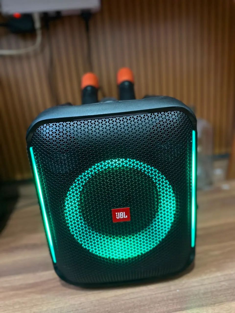 Caixa De Som Partybox Encore Com 2 Microfones Jbl Preta ORIGINAL 