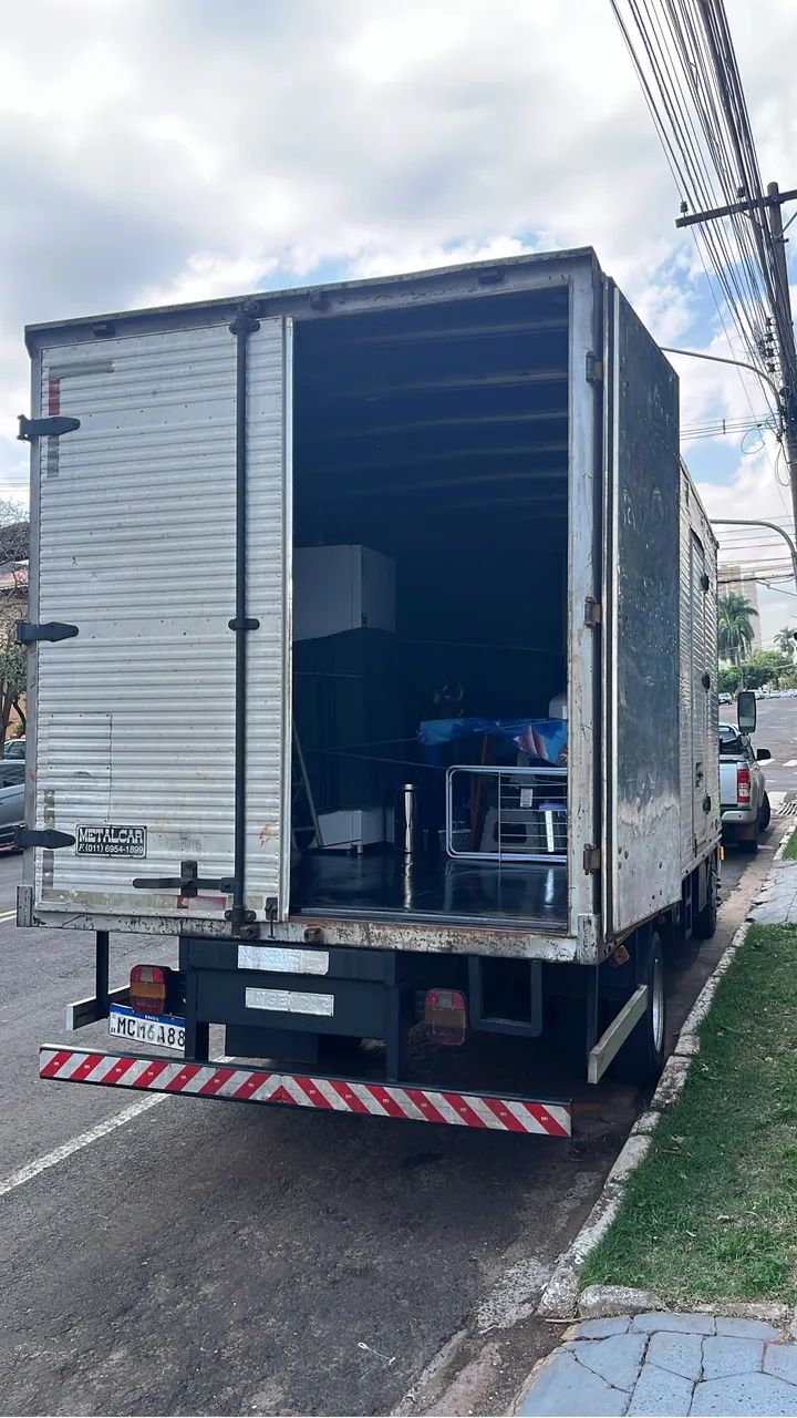 Caminhão Baú Transporte, Fretes e Mudanças  - Foto 2
