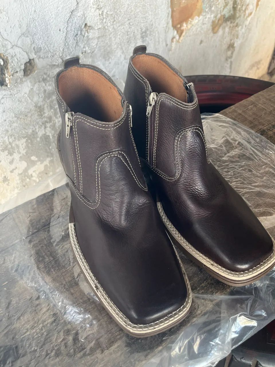 Botina de couro com zíper estilo texta (NOVA ) do 39 ao 43.