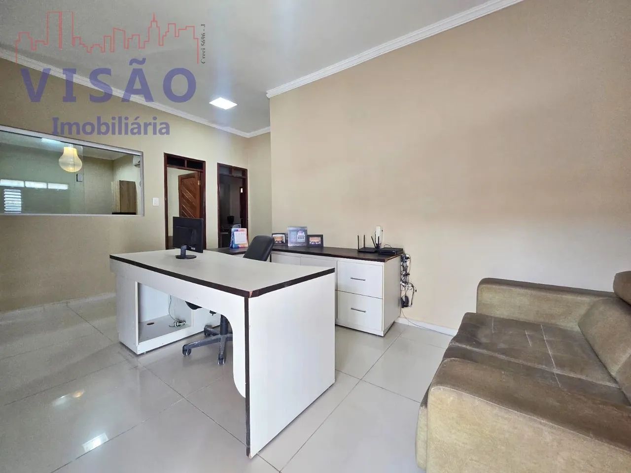 VENDE-SE ESCRITÓRIO COMERCIAL SEMI-MOBILIADO - Foto 3