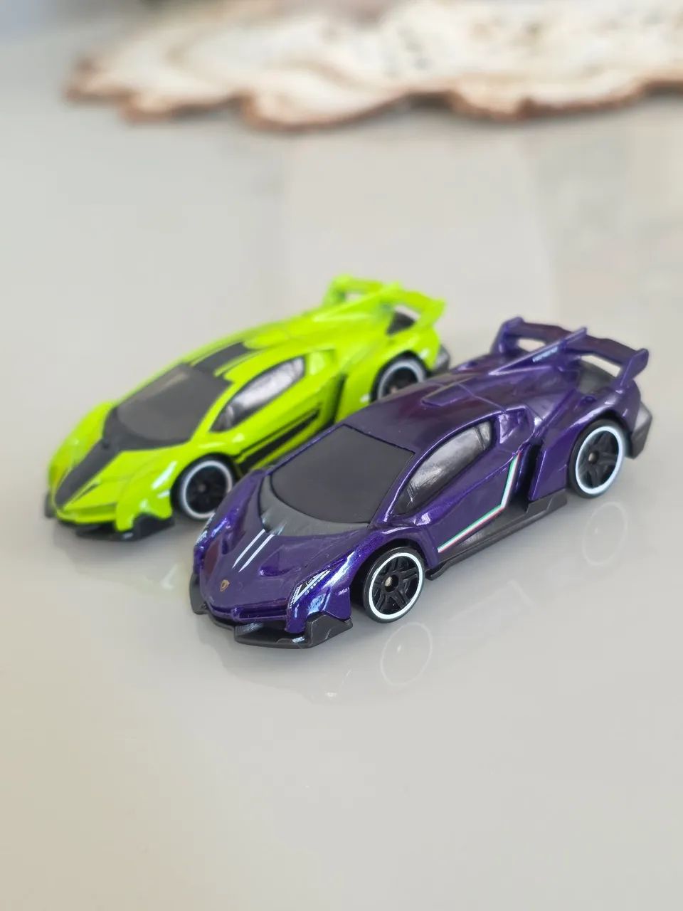 Kit 2 Hotwheels Lamborghini Veneno (Verde e Roxo) - Foto 2