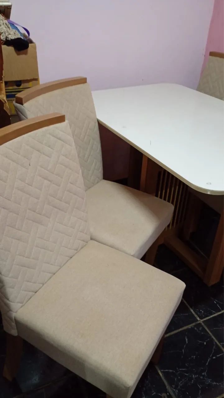 Mesa de Jantar com 4 Cadeiras R$ 1200,00 Pix e Dinheiro 