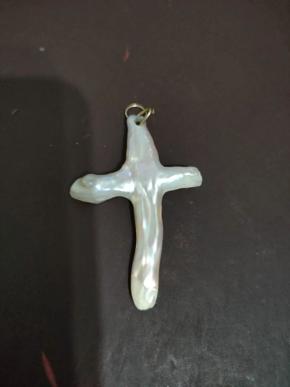 PINGENTE CRUZ PEROLA DE AGUA DOCE NATURAL (REQUINTE E SOFISTICAÇÃO)