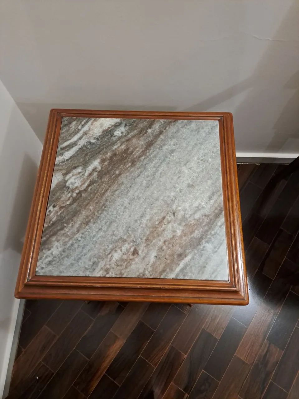 Mesa de canto quadrada