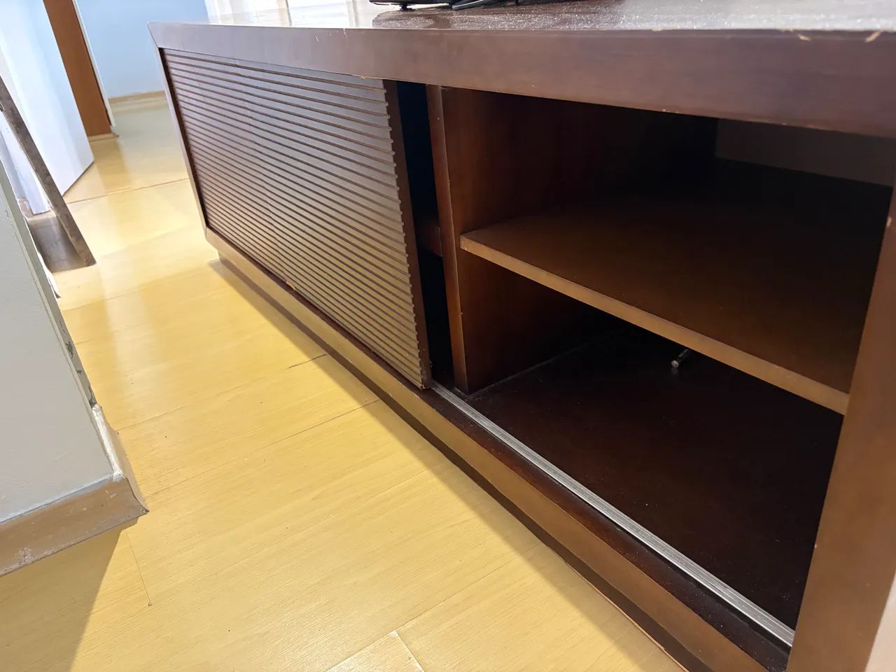 Vendo Rack em madeira 