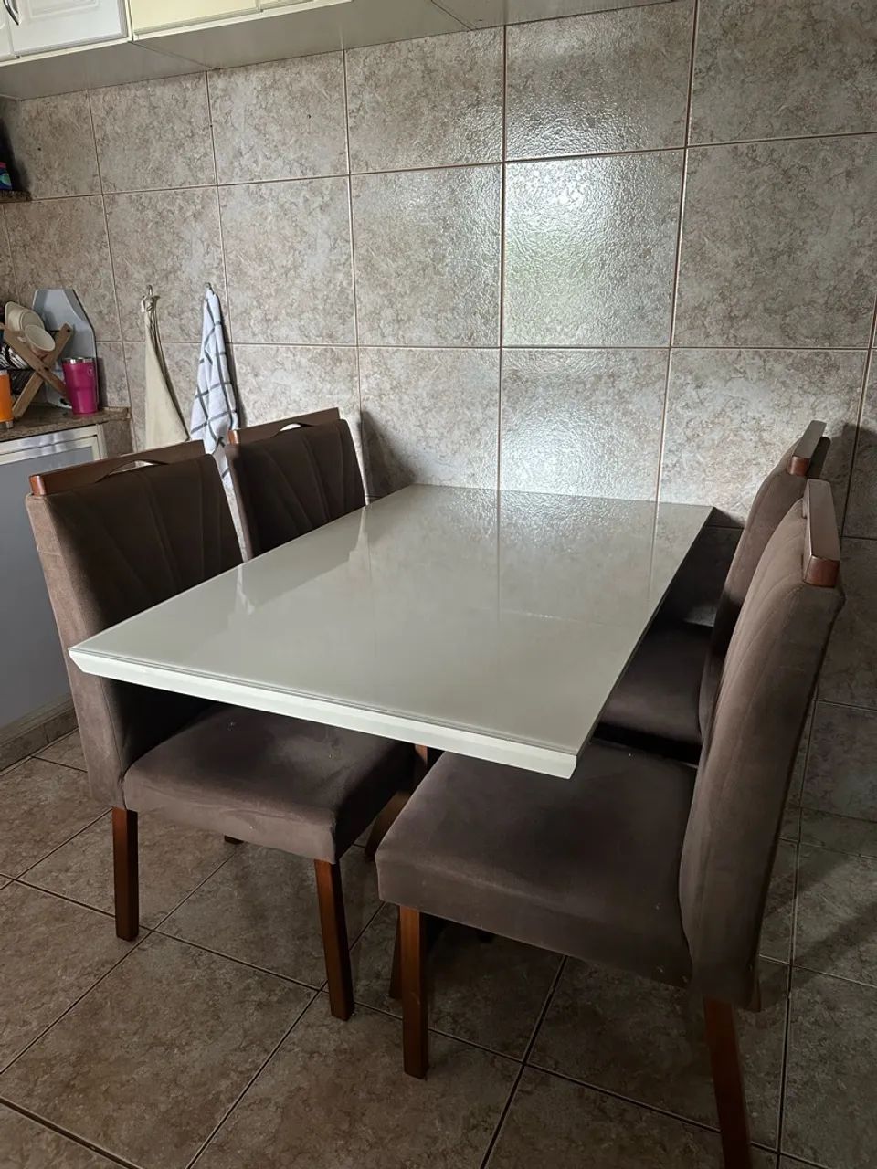 VENDO MESA DE 4 LUGARES 