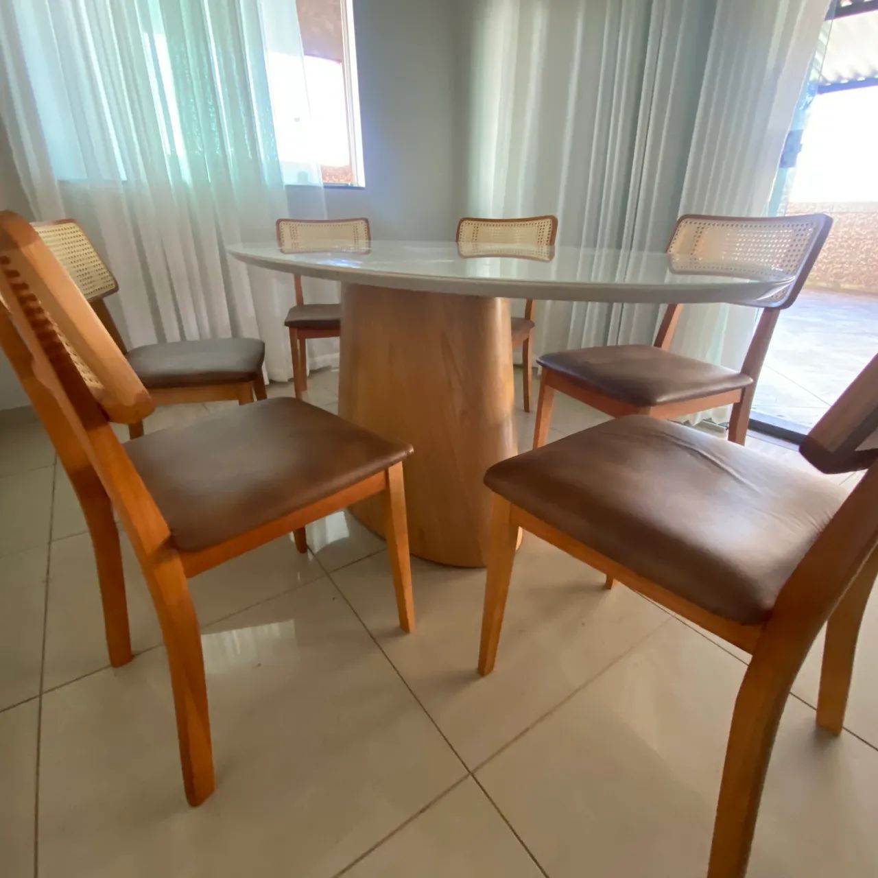 Conjunto de cadeiras e mesa oval madeira maciça  - Foto 4