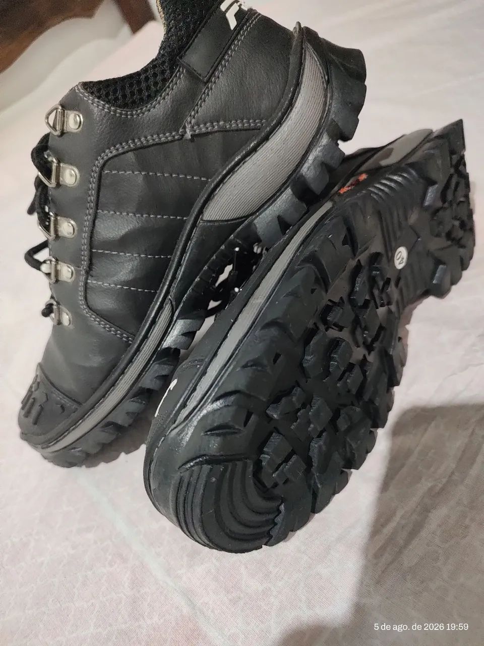 Bota semi-nova! 