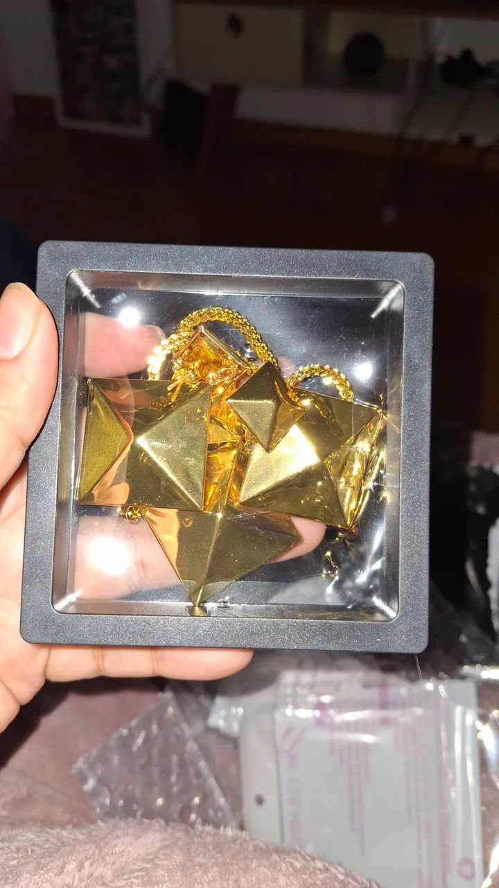 Conjunto de joias (brincos e colar)