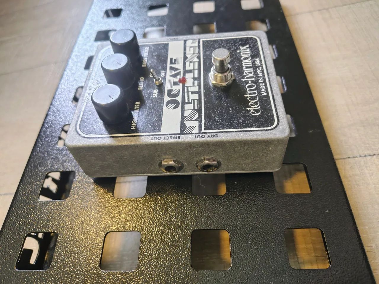 Pedal oitavador Electro Harmonix  - Foto 5