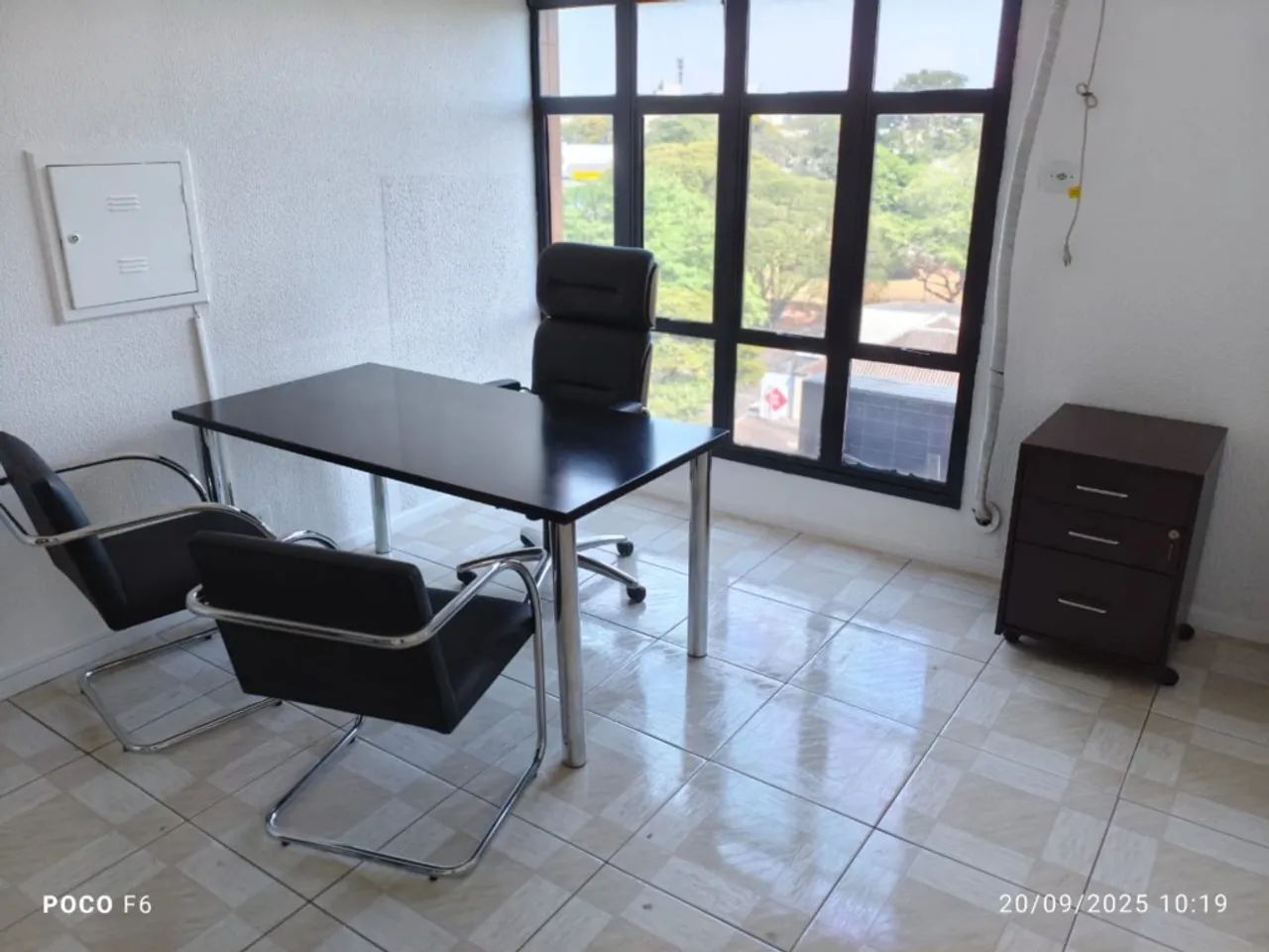 Sala comercial para alugar no Centro Médico Santa Rita em Maringá com recepção, 3 salas e  - Foto 3