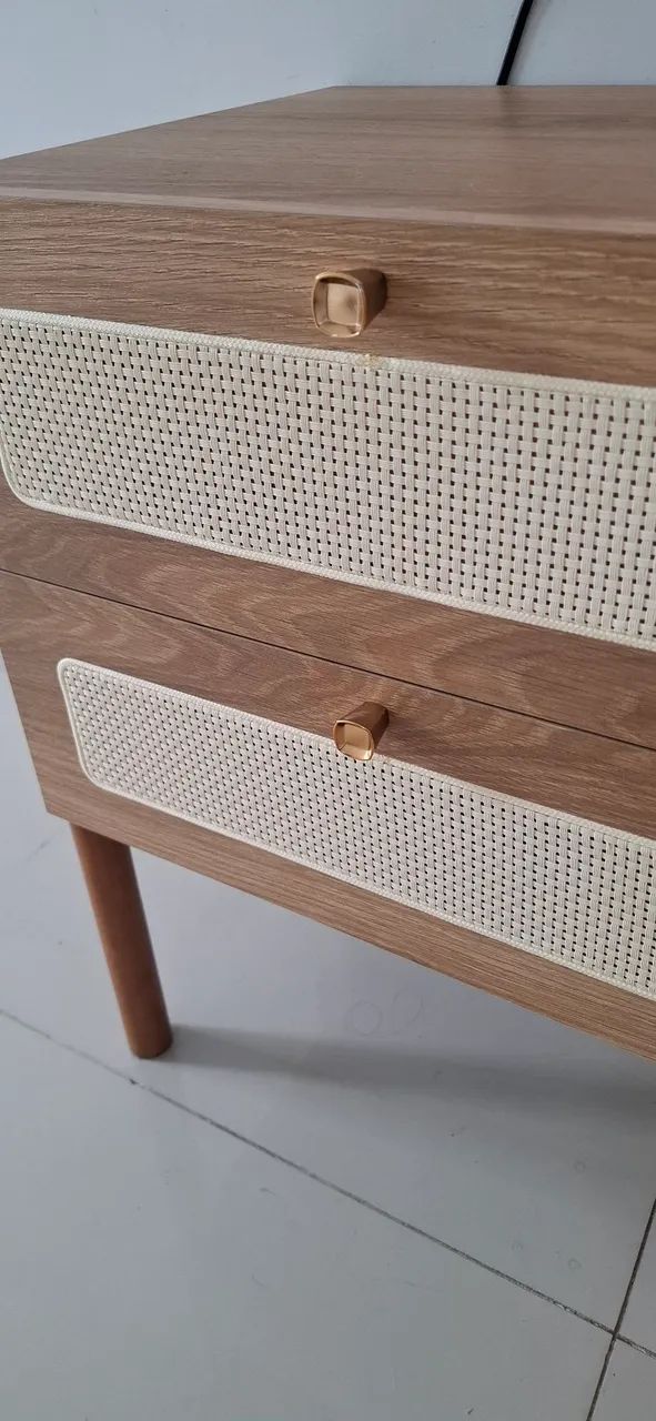 Mesa de cabeceira com palhinha. - Foto 3