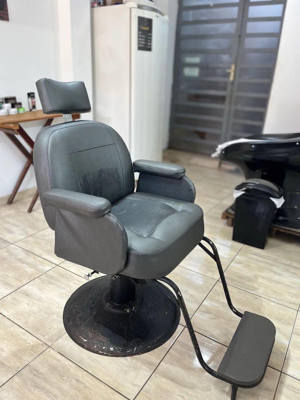 Cadeira de barbeiro reclinável  - Foto 4