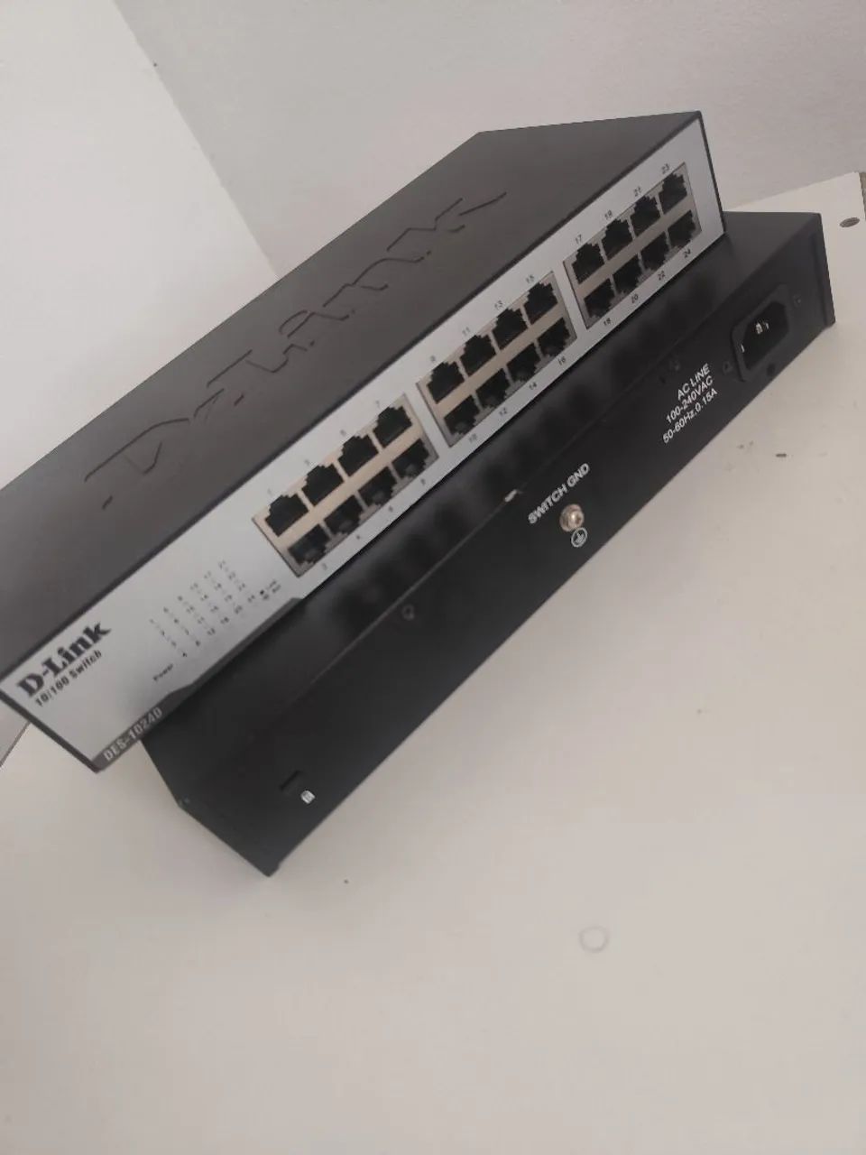 Switches D-Link DES-1024D - 24 Portas 10/100 - Funcionando (Kit com 2 unidades)