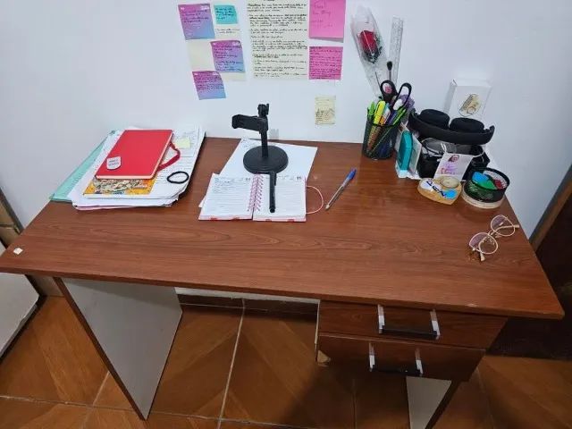 Mesa de estudos402625465282078720