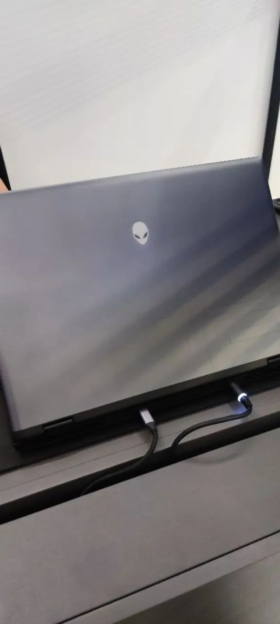 Alienware M16 R2 COM GARANTIA 