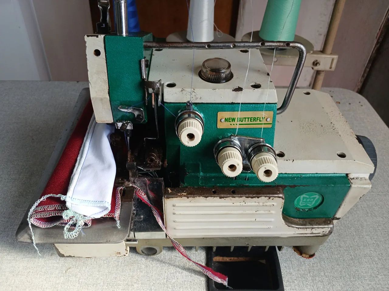 Máquina de costura overlock industrial  - Foto 3