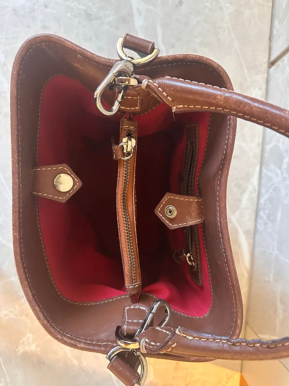 Bolsa Schutz Mini Tote Emma Neo Triagle Marrom  - Foto 4