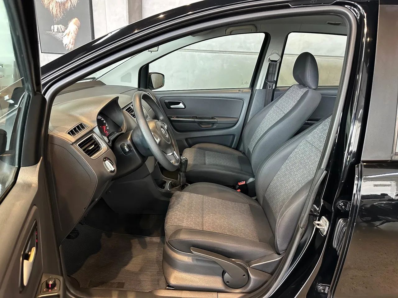 Volkswagen Fox 1.0 MI Total Flex 8V 3P 2014 - Foto 14