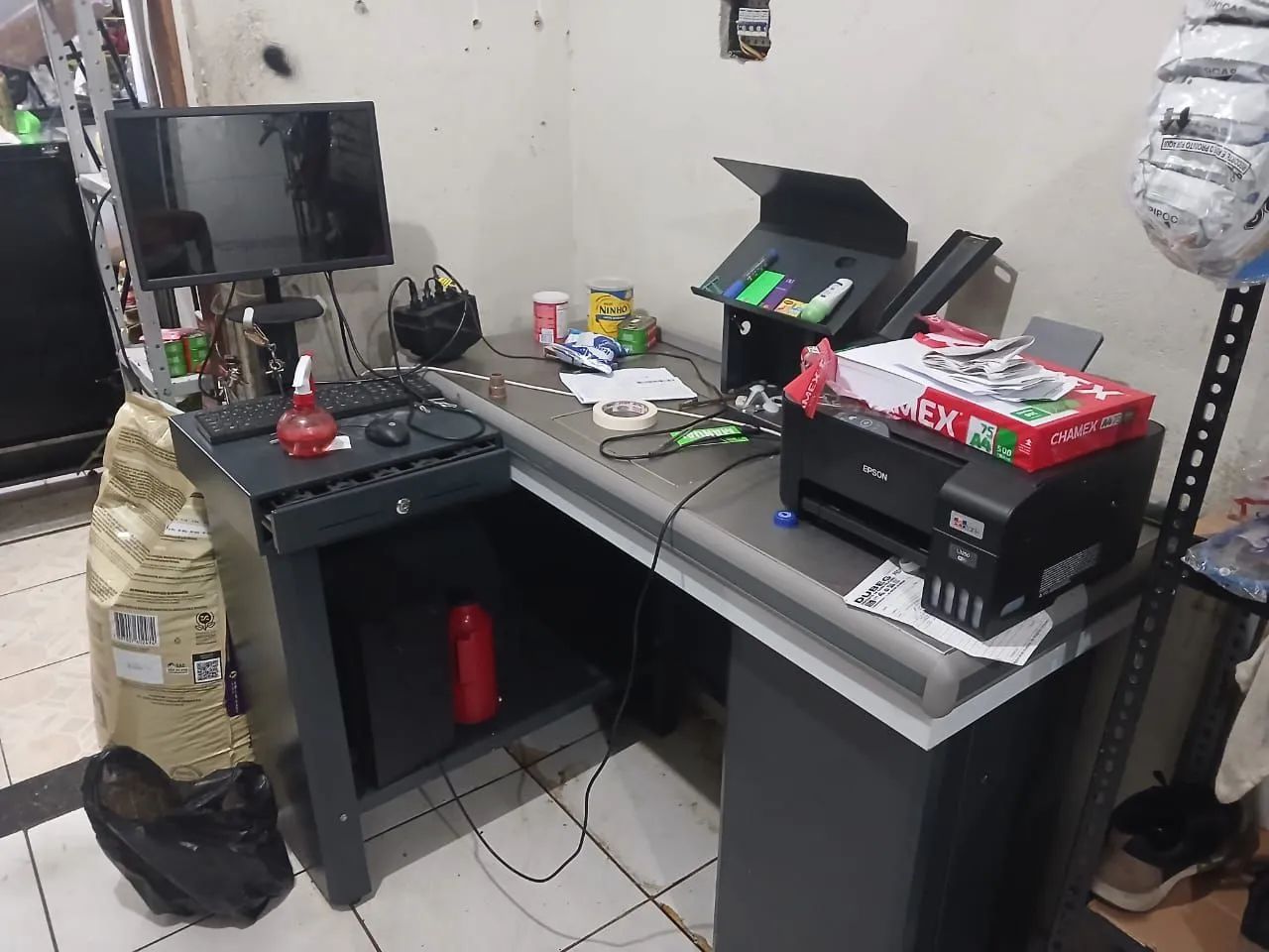 Caixa de mercantil semi novo(sem as coisas em cima dele) - Foto 2