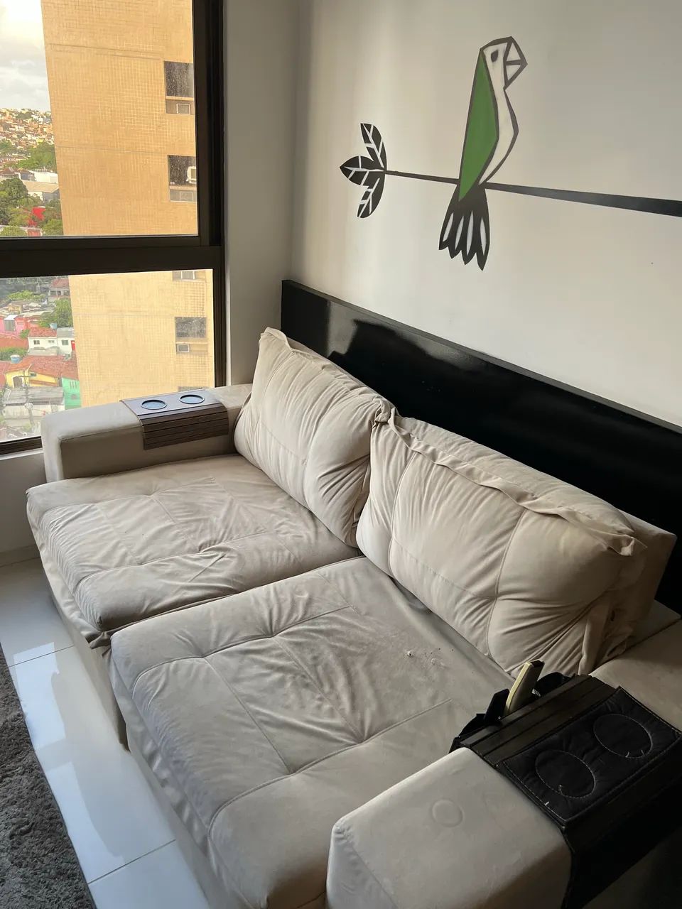 Sofá retrátil 2 lugares com porta-copos - confortável e conservado422082069660313601