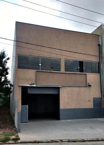 Excelente galpão com 654 m2 AC, excelente ponto comercial e industrial