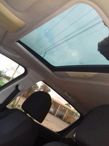 Vendo ou troco esse lindo carro muito conservado - Foto 2