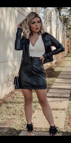 Conjunto saia e jaqueta de couro