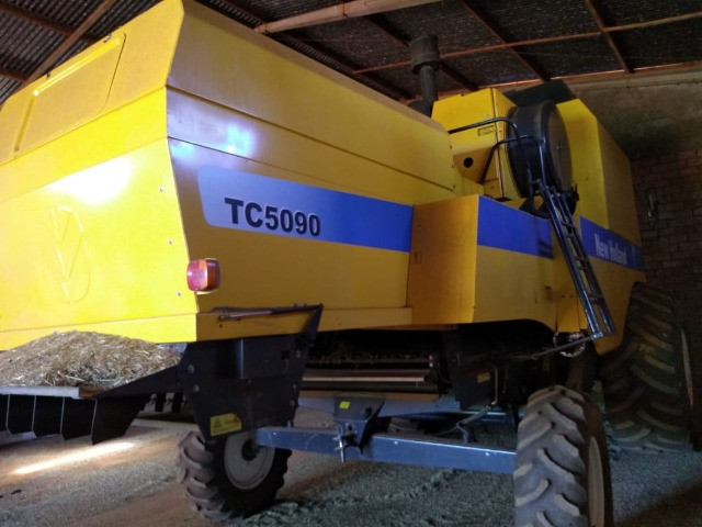 New Holland | TC 5090 | Colheitadeira Agrícola Usada - Foto 5