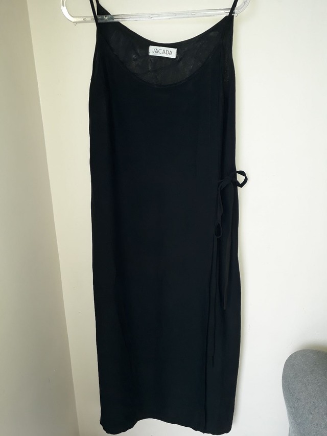 Vestido Sacada preto em crepe forrado lindo - Foto 3