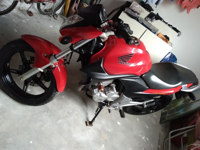 VENDO MOTO HONDA CB 300 ANO 2012