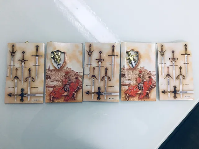 5 Espadas Excalibur miniaturas novas