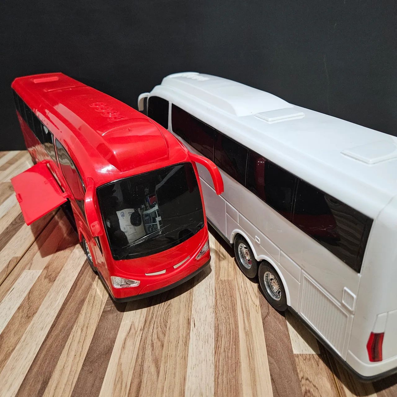 Ônibus Grande Realístico Novo - Foto 5