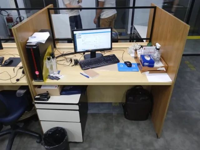 Balcão de atendimento c/ 1 lugar em MDF / Acrílico Marrom 130 cm x 135 cm x 110 cm - Foto 4