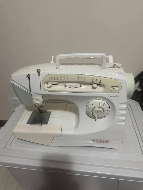 Máquina de costura singer bela - Foto 4
