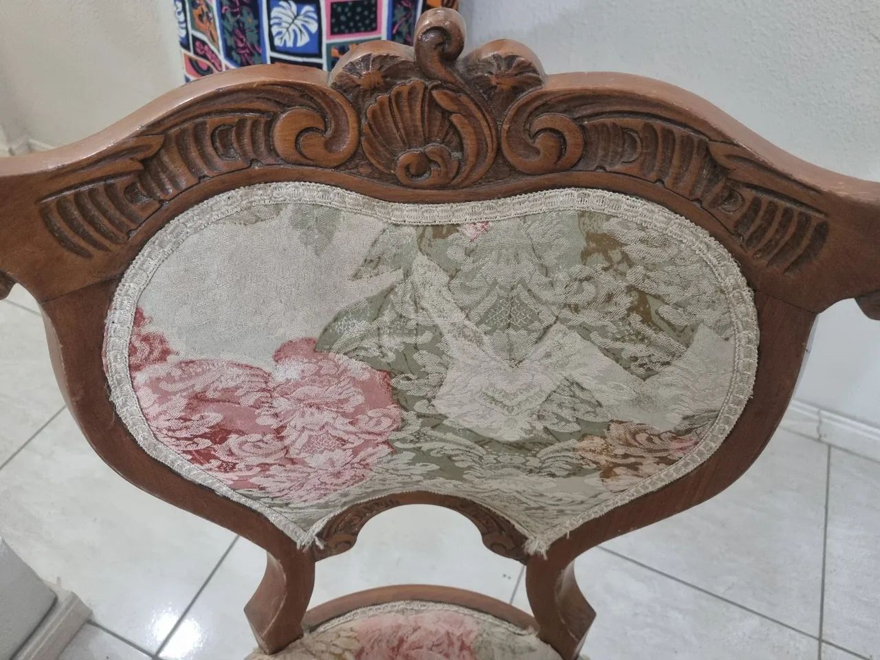 3 Cadeiras de estilo c/assento forrado 