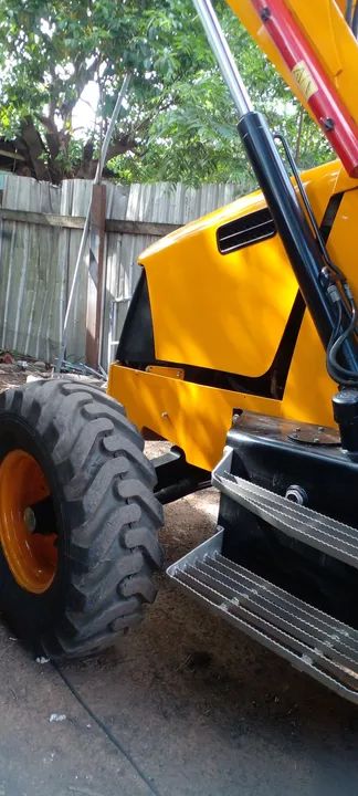 Retroescavadeira jcb  ano 2009 5500 horas  emplacada estado de nova - Foto 4