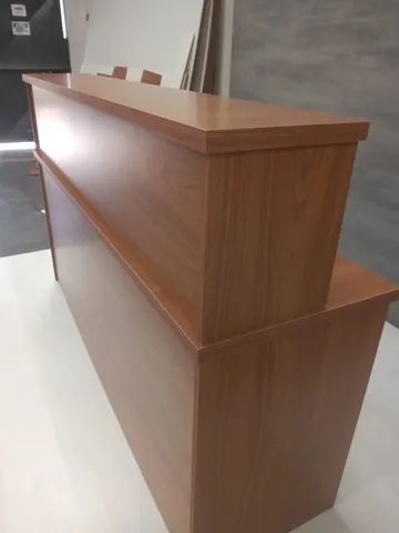 balcão de recepção reto simples amadeirado  - Foto 3