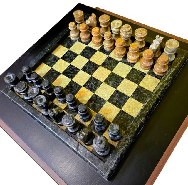  Tabuleiro com jogo de Xadrez e damas em Pedra Sabão 46cm x 46cm - Foto 2
