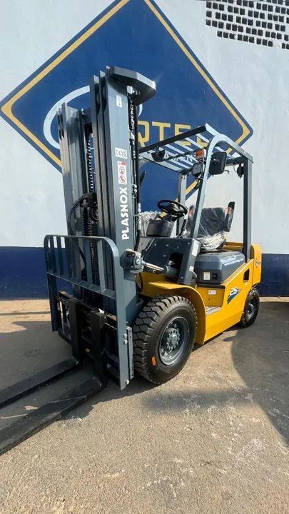 EMPILHADEIRA PLASNOX NOVA 2.5T TORRE TRIPLEX DIESEL - Foto 3