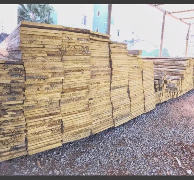 Tabuas de Pinus e Pontaletes de Pinus para Construção - Foto 2